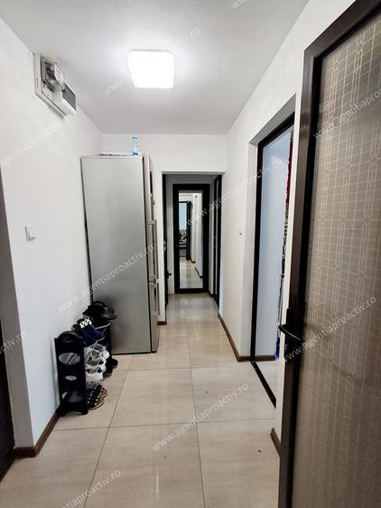 Apartament cu 2 camere decomandat în Micro 20