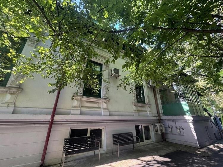 Casă cu 12 camere cu Teren 877 Mp în Snagov