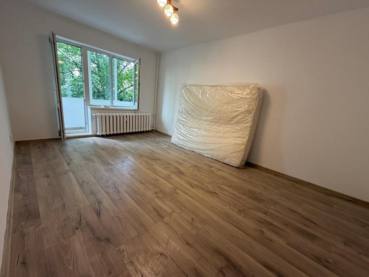Garsonieră decomandată în Vitan