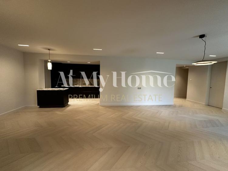 Apartament cu 4 camere decomandat în Kiseleff