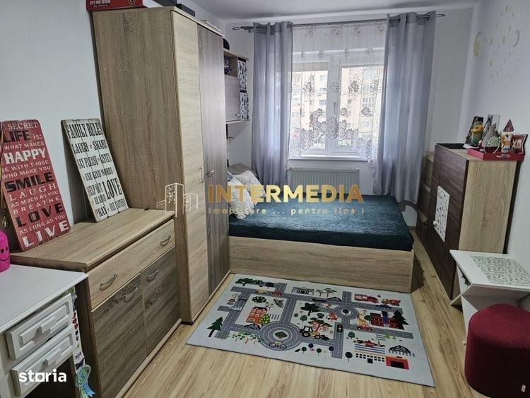 Apartament cu 3 camere decomandat în Cetate
