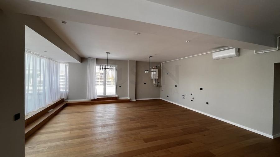Penthouse cu 3 camere decomandat în Barbu Văcărescu