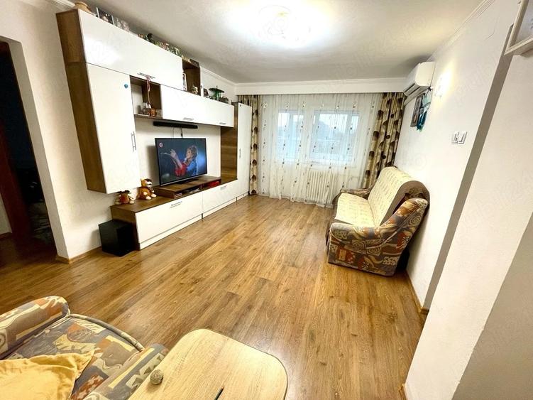 Apartament cu 4 camere decomandat, mobilat în Ostroveni