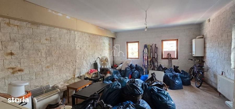Casă cu 4 camere decomandat în Angofa