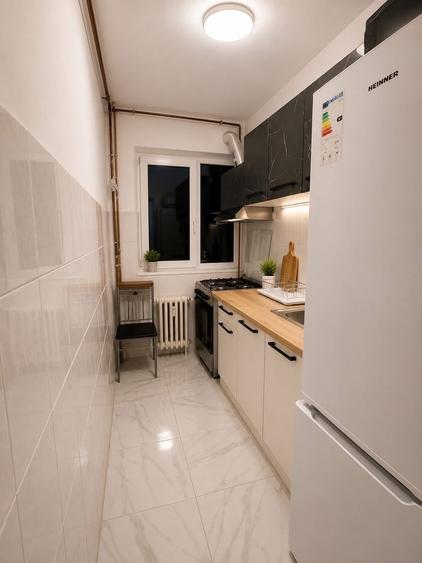 Apartament cu 3 camere semidecomandat, mobilat în Tomis Nord
