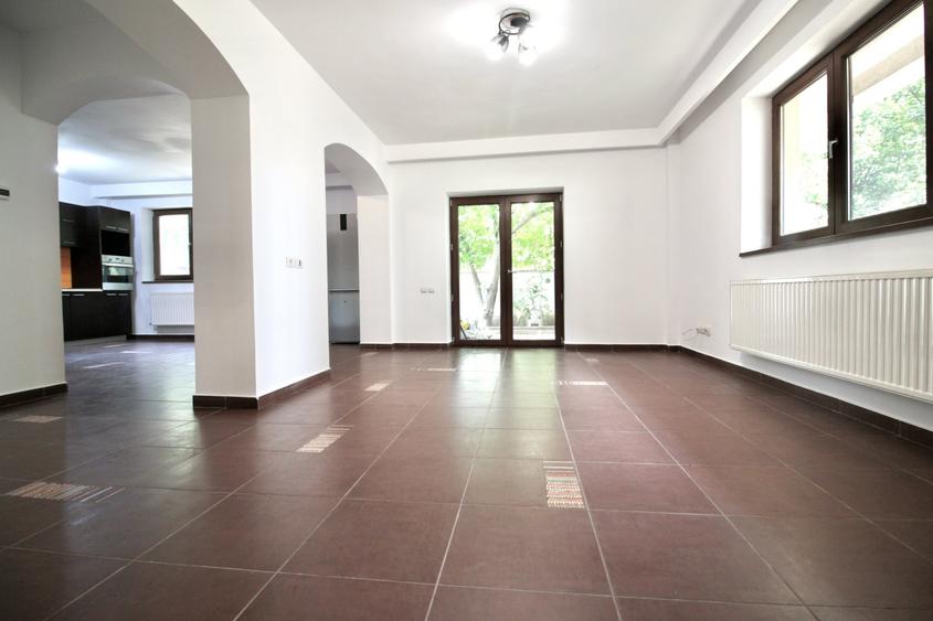 Apartament cu 4 camere decomandat, mobilat în Prelungirea Ghencea