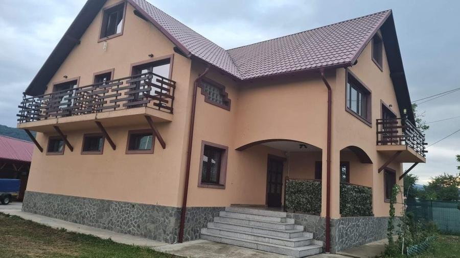 Casă cu 4 camere în Crăcăoani