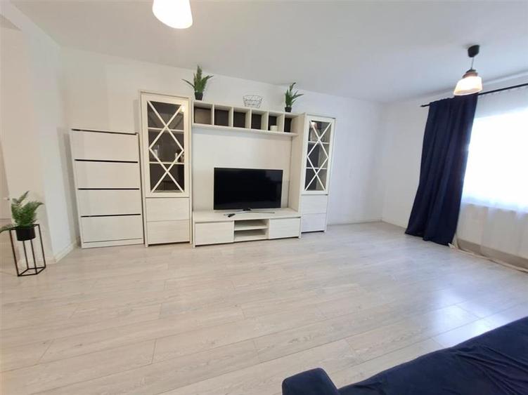 Apartament cu 3 camere decomandat, mobilat în Exterior Sud