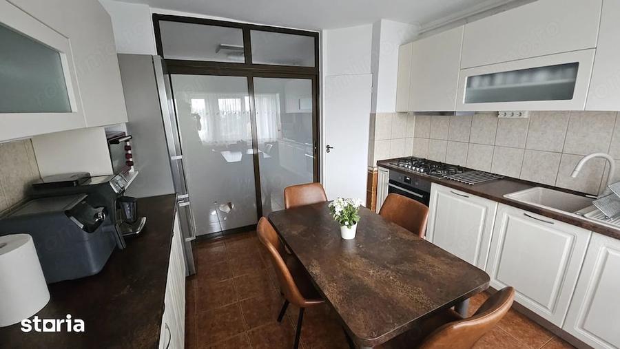 Apartament cu 4 camere în Noua