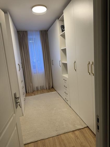 Apartament cu 3 camere decomandat în Calea București