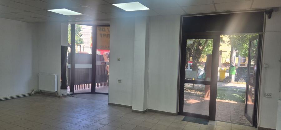 Spațiu comercial, de 100 mp, în Dâmbovița