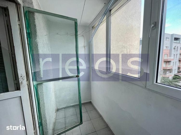 Apartament cu 3 camere semidecomandat în Titan