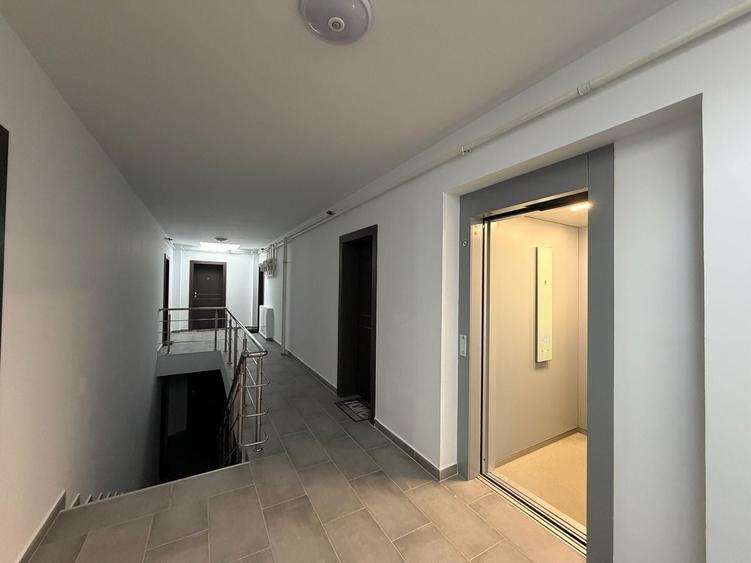 Apartament cu 3 camere decomandat, mobilat în Cristian
