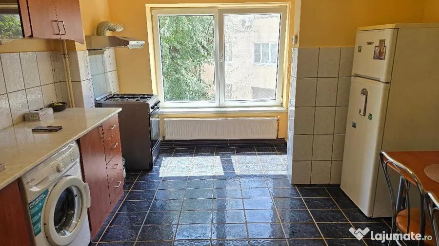 Apartament cu 2 camere decomandat în Piața Centrală