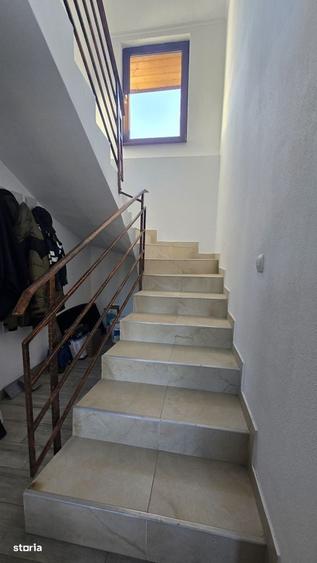 Casă cu 4 camere în Izvoarele