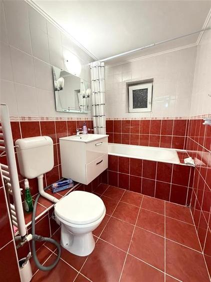 Apartament cu 3 camere decomandat în Nufărul