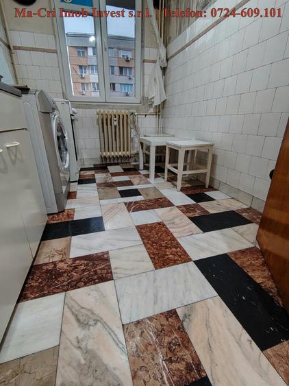 Apartament cu 3 camere semidecomandat în Obor