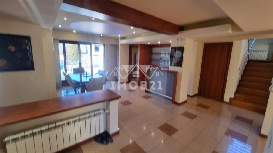 Casă individuală cu 5 camere cu Piscina în Nord-Est