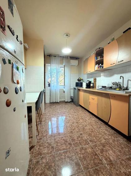 Apartament cu 4 camere decomandat, mobilat în Aradului