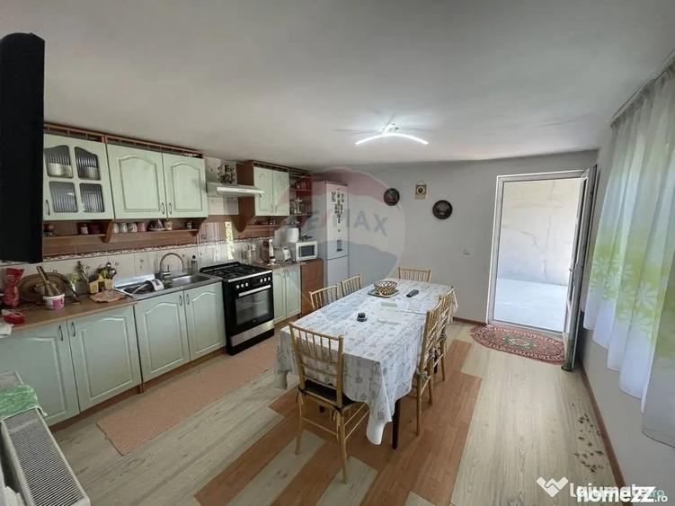 Casă cu 3 camere cu Teren 900 Mp în Roșioara