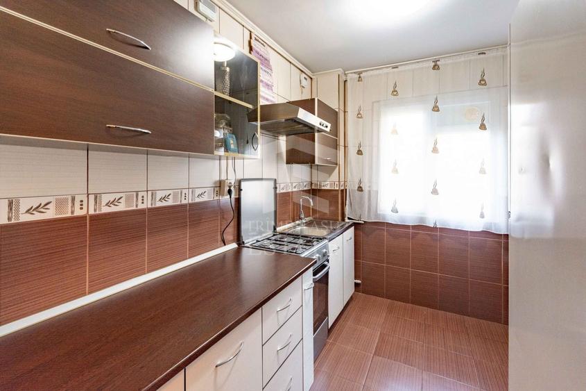 Apartament cu 3 camere decomandat, mobilat în Titan