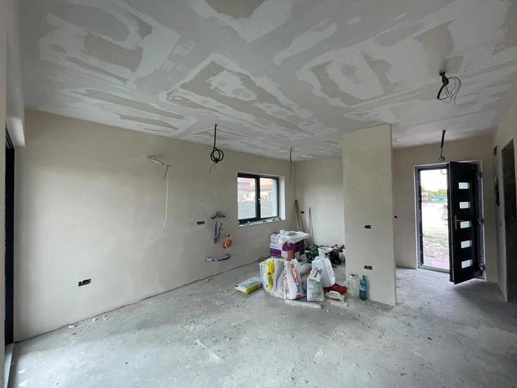 Casă cu 4 camere cu Teren 275 Mp în Giarmata
