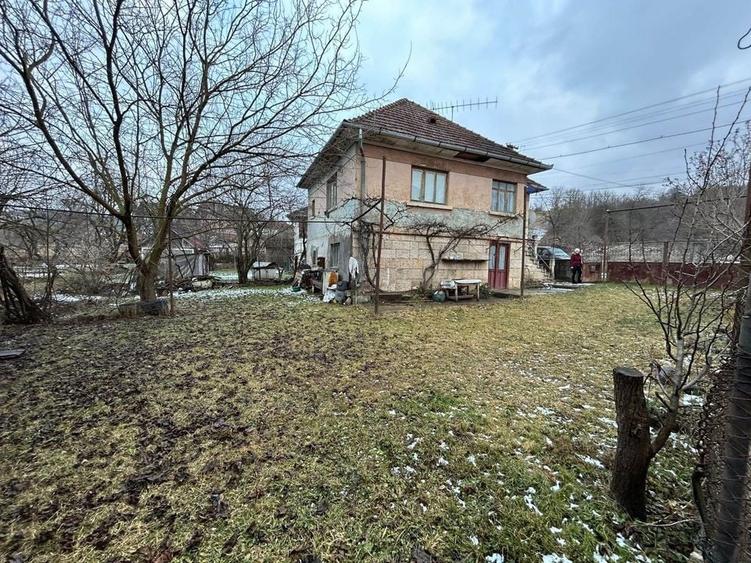 Casă individuală cu 2 camere cu Canalizare în Suceagu