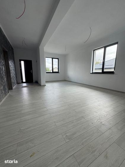 Casă cu 4 camere cu Teren 476 Mp în Cug