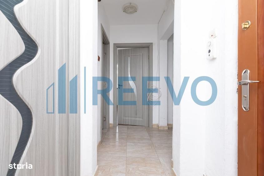 Apartament cu 3 camere decomandat în Narcisa