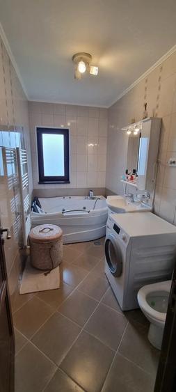 Apartament cu 2 camere decomandat în Europa