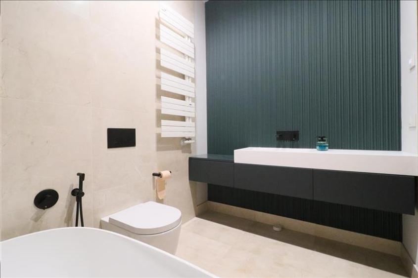 Apartament cu 3 camere decomandat, mobilat în Palat