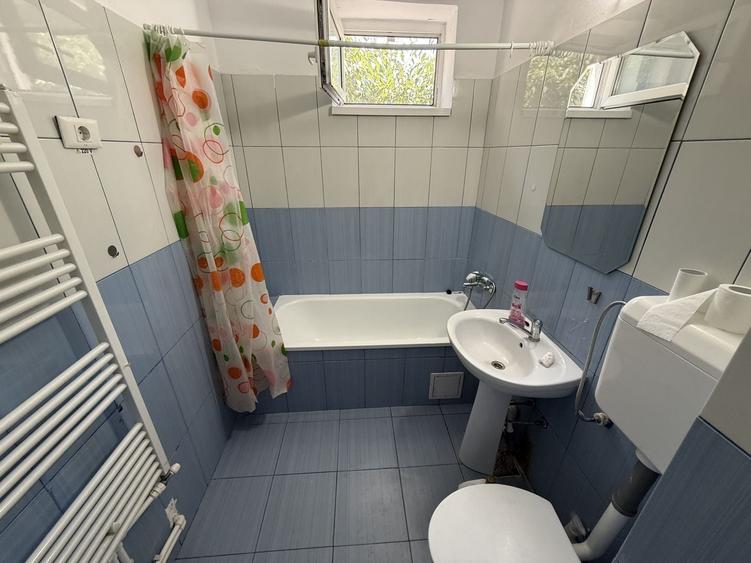 Apartament cu 4 camere semidecomandat în Tomis Nord