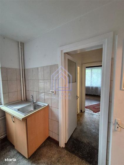 Apartament cu 3 camere decomandat în Roșu