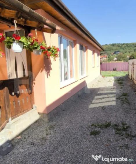 Casă cu 4 camere cu Teren 2000 Mp în Crasna