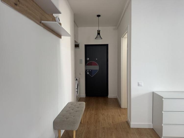 Apartament cu 2 camere semidecomandat, mobilat în Florești