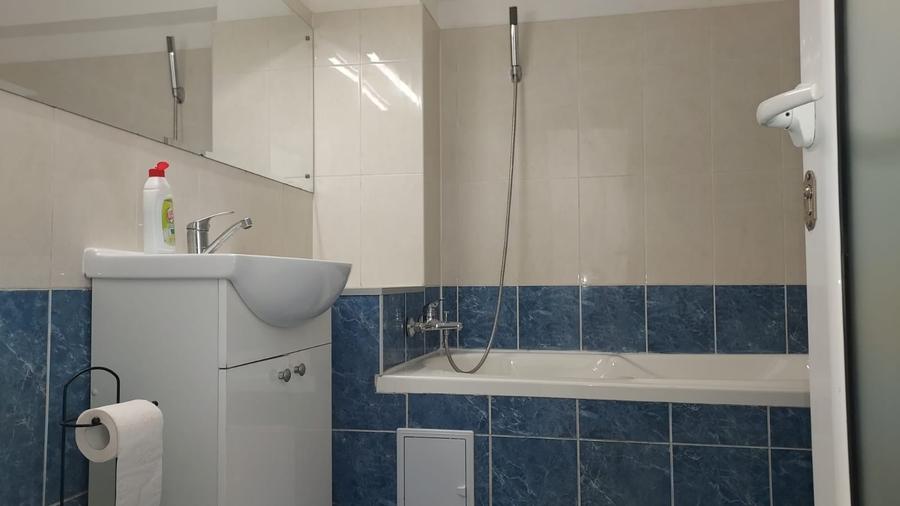 Apartament cu 4 camere decomandat în Tineretului