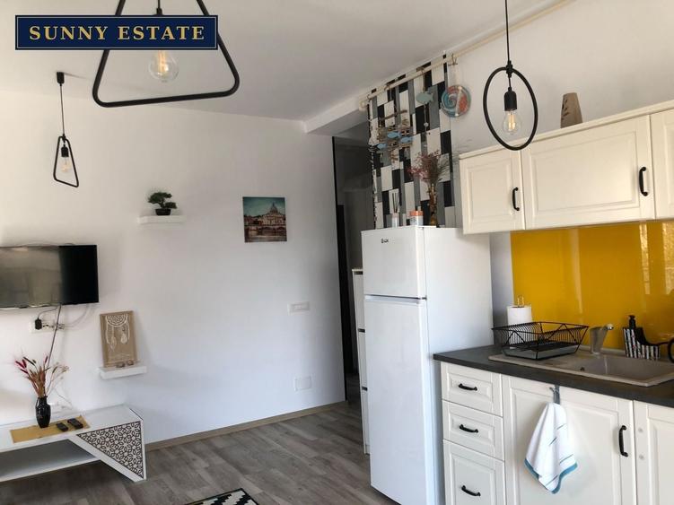 Apartament cu 2 camere semidecomandat, mobilat în Central