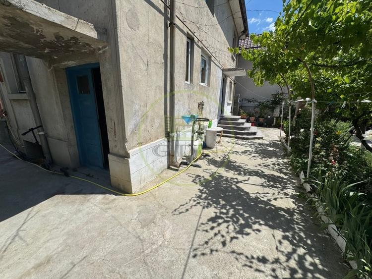 Casă individuală cu 5 camere cu Canalizare în Central