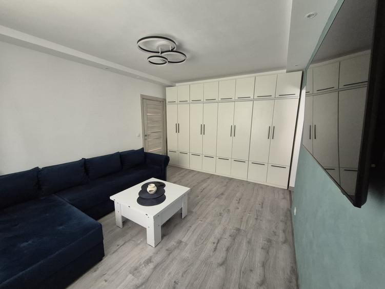 Apartament cu 3 camere semidecomandat în Central