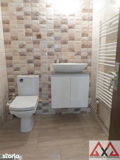 Apartament cu 4 camere semidecomandat în Berceni