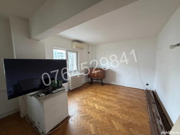 Apartament cu 4 camere decomandat în Moșilor
