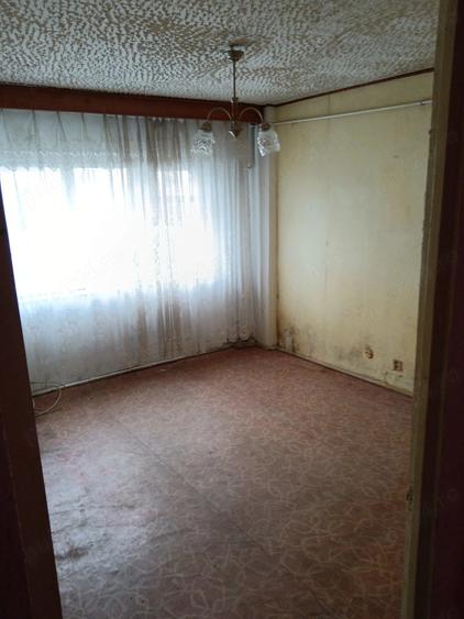 Garsonieră decomandată în Coman