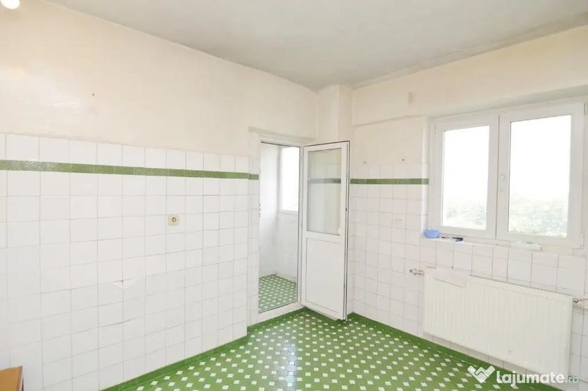 Apartament cu 4 camere decomandat în Titulescu