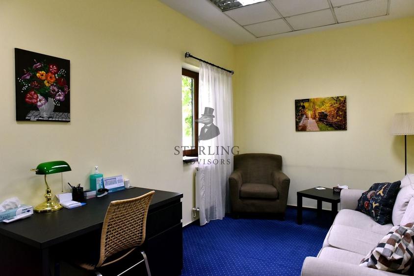 Casă individuală cu 12 camere cu Canalizare în Capitale