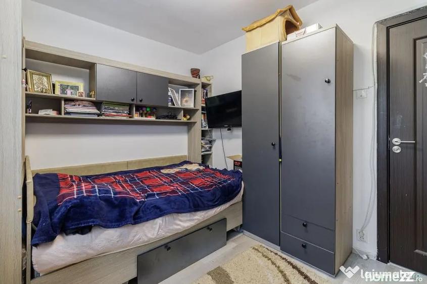 Apartament cu 3 camere semidecomandat în Drumul Taberei