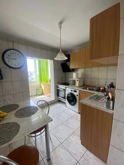 Apartament cu 3 camere decomandat în Aviației