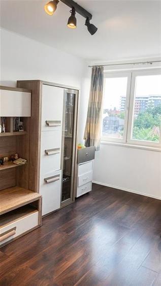 Apartament cu 4 camere decomandat în Dacia