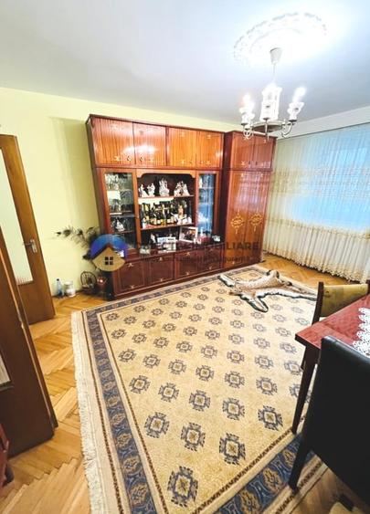 Apartament cu 3 camere semidecomandat, mobilat în Mărăței