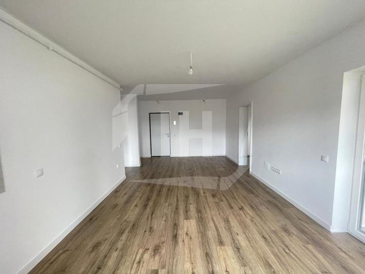 Apartament cu 3 camere semidecomandat în Florești