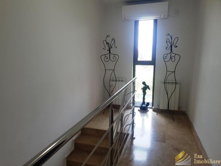 Casă cu 3 camere cu Teren 200 Mp în Sud-Vest